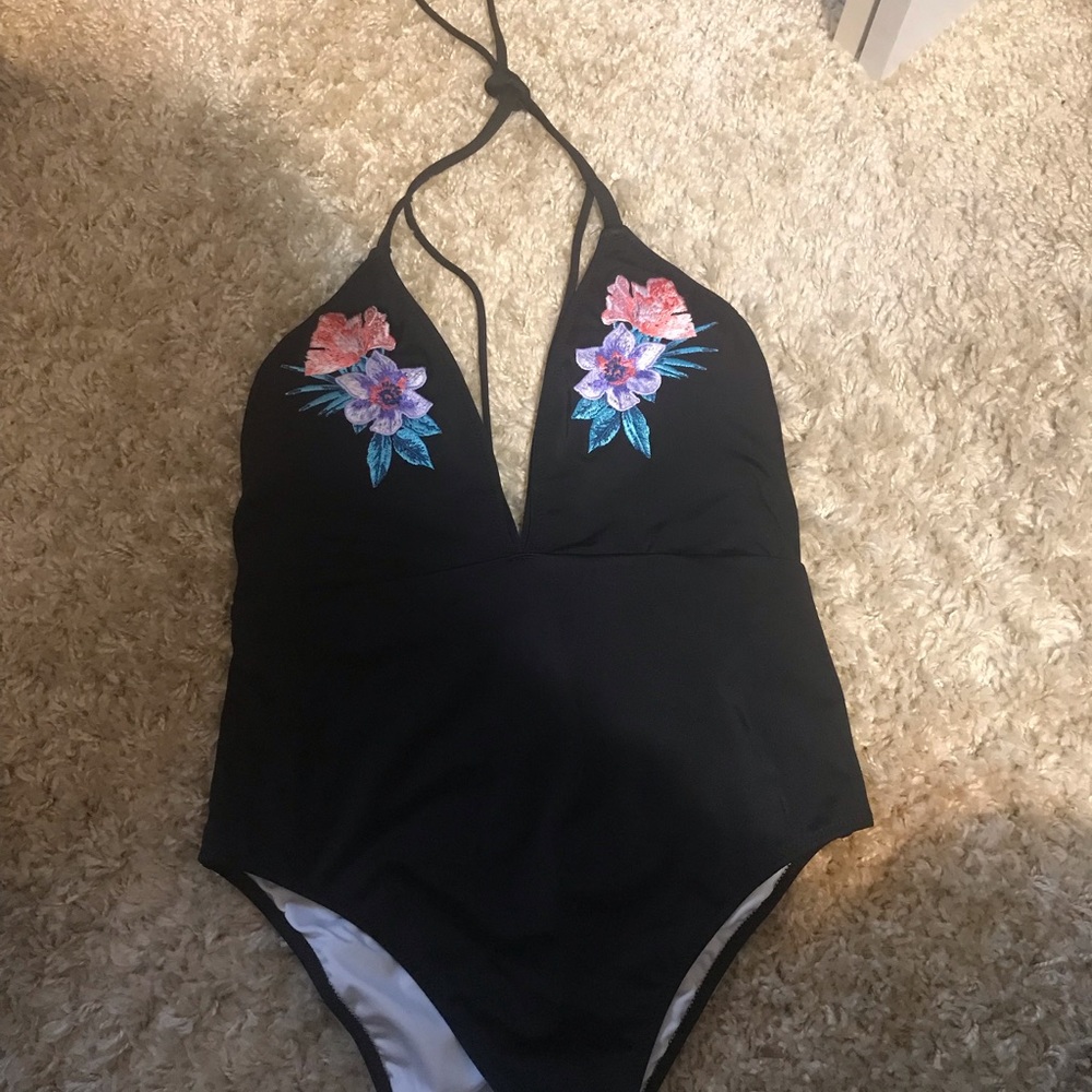 Vs pink one piece bathing suit - Picture 2 of 4